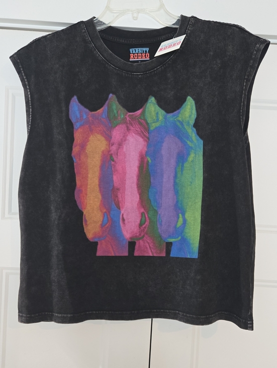 varsity rodeo Tops - NWT Varsity Rodeo Black Tee with Multicolor Horse Print